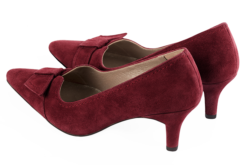 Burgundy red women's dress pumps, with a knot on the front. Tapered toe. Medium slim heel. Rear view - Florence KOOIJMAN
